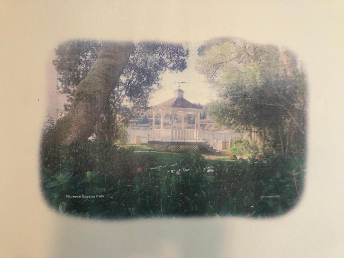Lighthouse Inn Florence Esterno foto